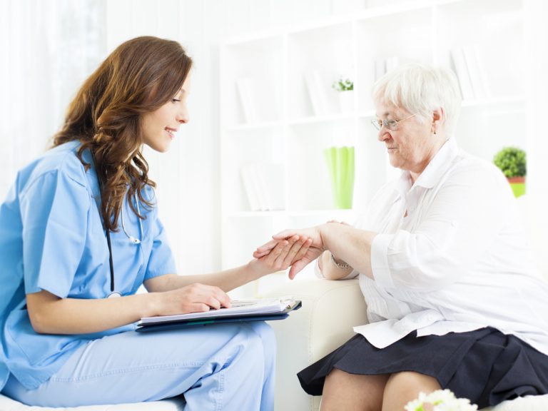 Medico paziente psoriasi